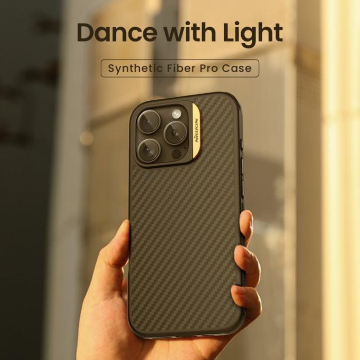 OEM - NILLKIN iPhone 16 Pro Skal Magnetiskt Kolfiber TPU + PC Guld