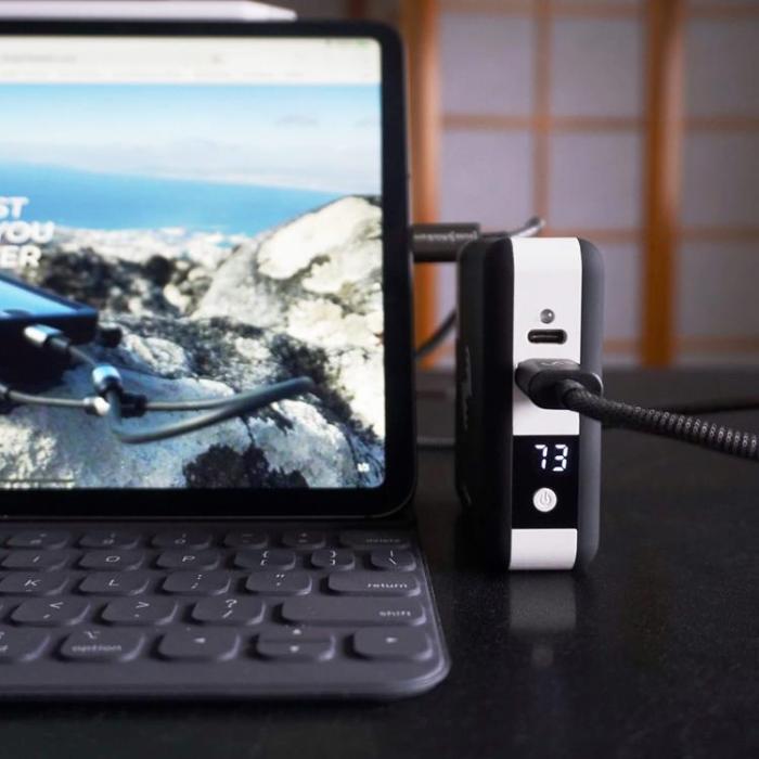 UTGATT - FUSE CHICKEN All-In-One Reseladdare och Powerbank 6700mAh QI 1xUSB-A 1xUSB-C