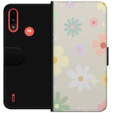 iSecrets - Plånboksfodral till Motorola Moto E7 Power med fejdande blommor