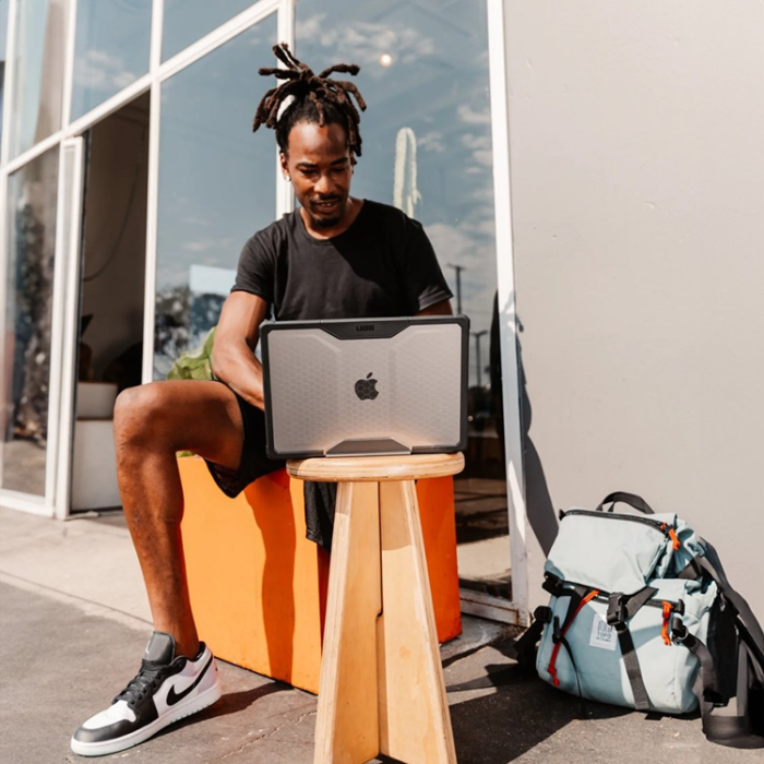 Urban Armor Gear - UAG Plyo för MacBook Pro 16
