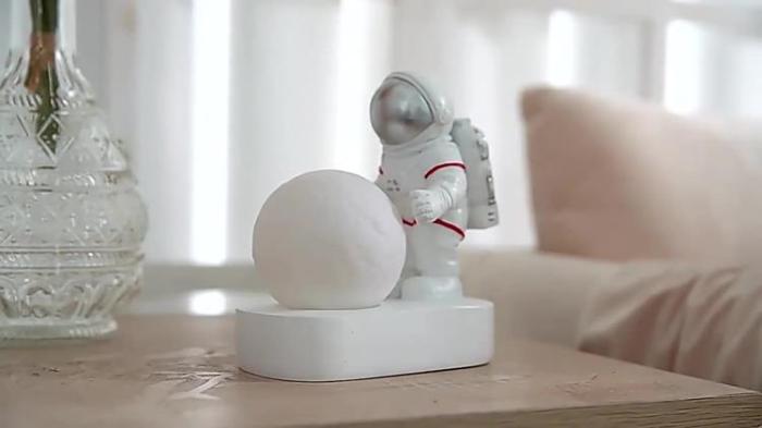 OEM - Moon Bordslampa ASTRONAUT standing Art Deco (model 2) AMTL