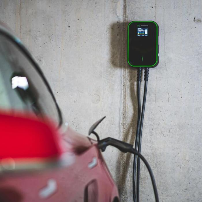 UTGATT1 - GREENCELL LaddBox Elbil med Kabel EV14 Typ2 6.5m 22kW 32A LCD IP66 - Svart