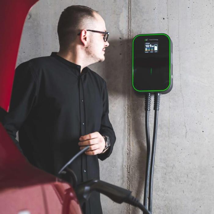 UTGATT1 - GREENCELL LaddBox Elbil med Kabel EV14 Typ2 6.5m 22kW 32A LCD IP66 - Svart