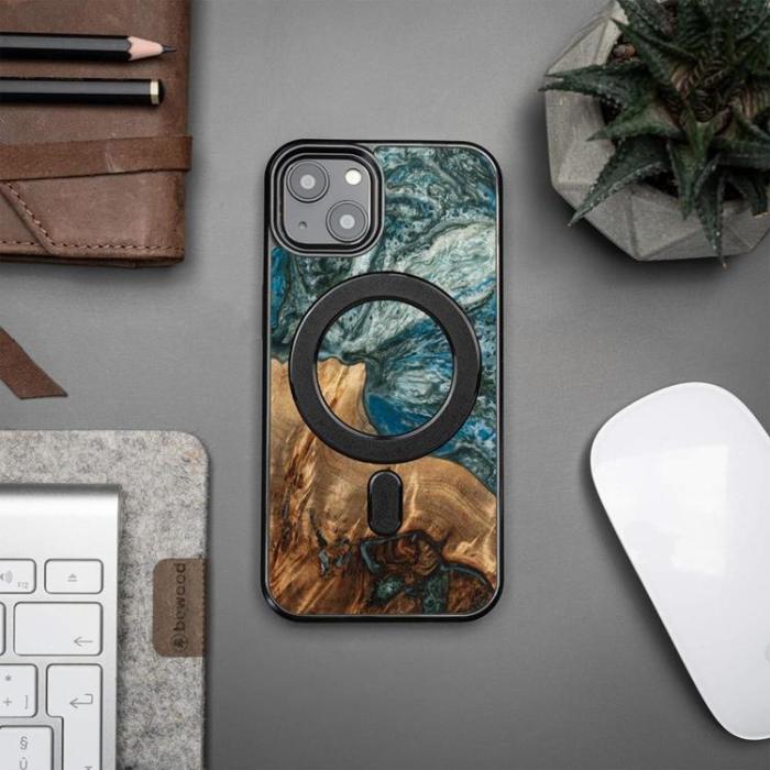 Bewood - Bewood iPhone 13 Mobilskal Magsafe Unique Planet Earth - Grön