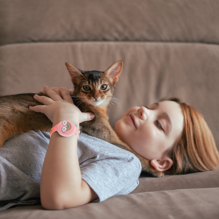 A-One Brand - AirTag Skal Armband i Silikon för Barn Regnbåge - Rosa