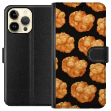Gustaf - Pl&aring;nboksfodral till Apple iPhone 15 Pro Max med Nuggets