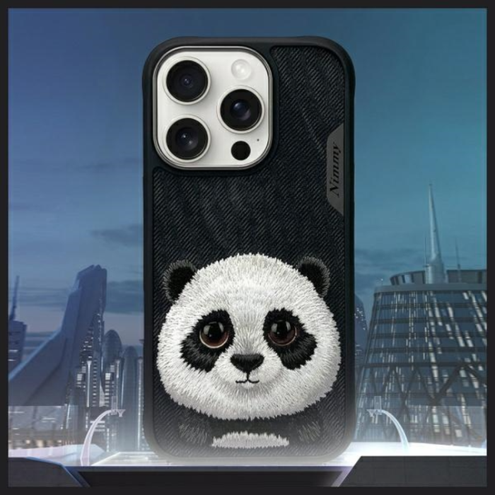 NIMMY - Nimmy iPhone 16 Pro Mobilskal Big Eyed Pet 2.0 Panda - Svart