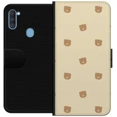 Gustaf - Pl&aring;nboksfodral till Samsung Galaxy A11 med Bj&ouml;rnm&ouml;nster