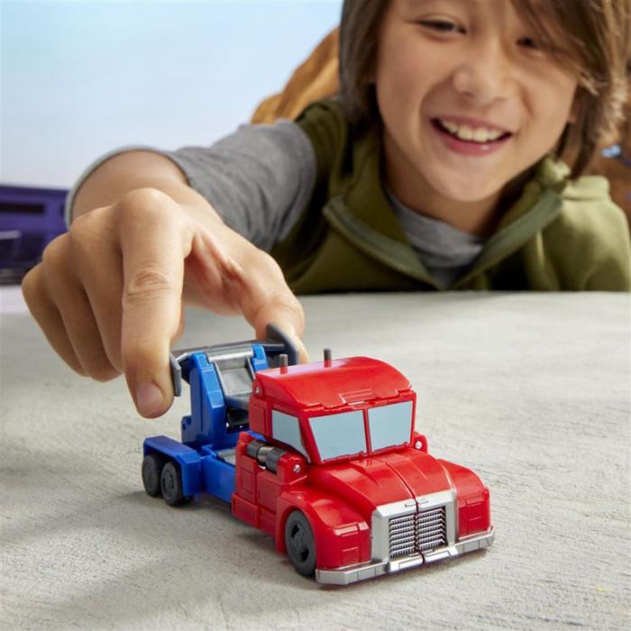 TRA - TRA Earthspark 1-Step Smash Optimus