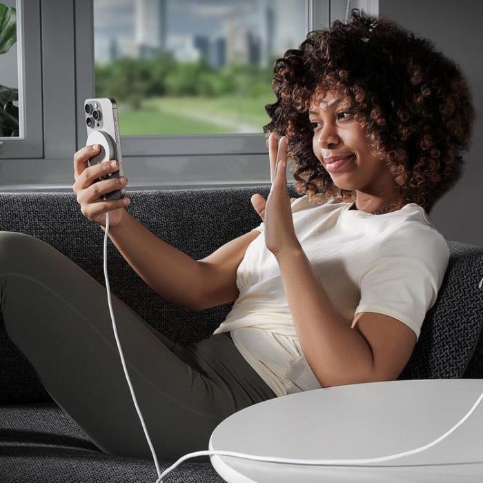 UTGATT - ESR Qi2 Magsafe Trådlös Laddare 15W Halolock Mini Magnetic