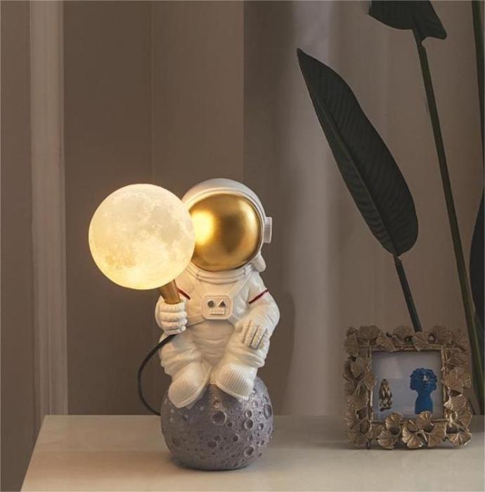 OEM - Moon Bordslampa ASTRONAUT sitting Art Deco (model 4) AMTL