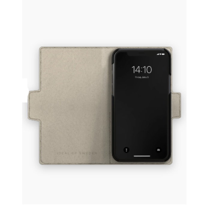 UTGATT1 - Ideal of Sweden iPhone 13 Plånboksfodral Atelier - Cream Beige