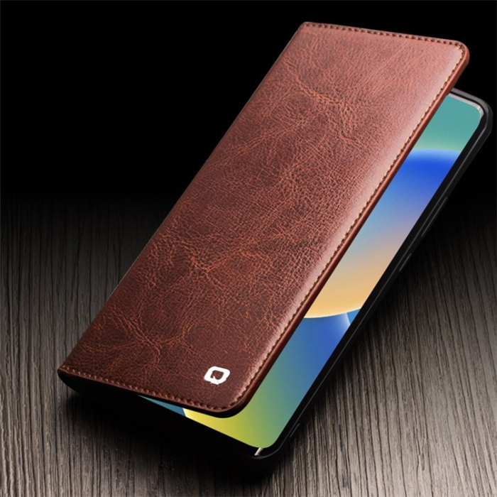 QIALINO - Qialino iPhone 14 Plånboksfodral Äkta Läder Cowhide - Brun