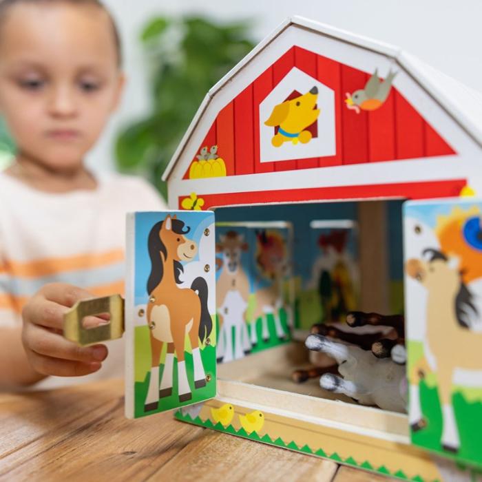 MND - MND Aktivitetsleksak Wooden Activity Barn Latches
