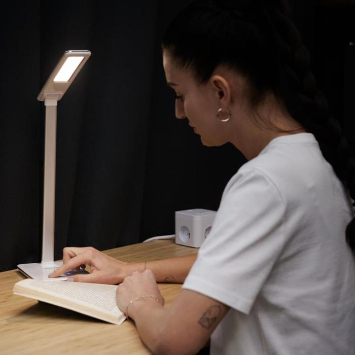 Huslog - Huslog Lampa med Trådlös Laddare - Vit