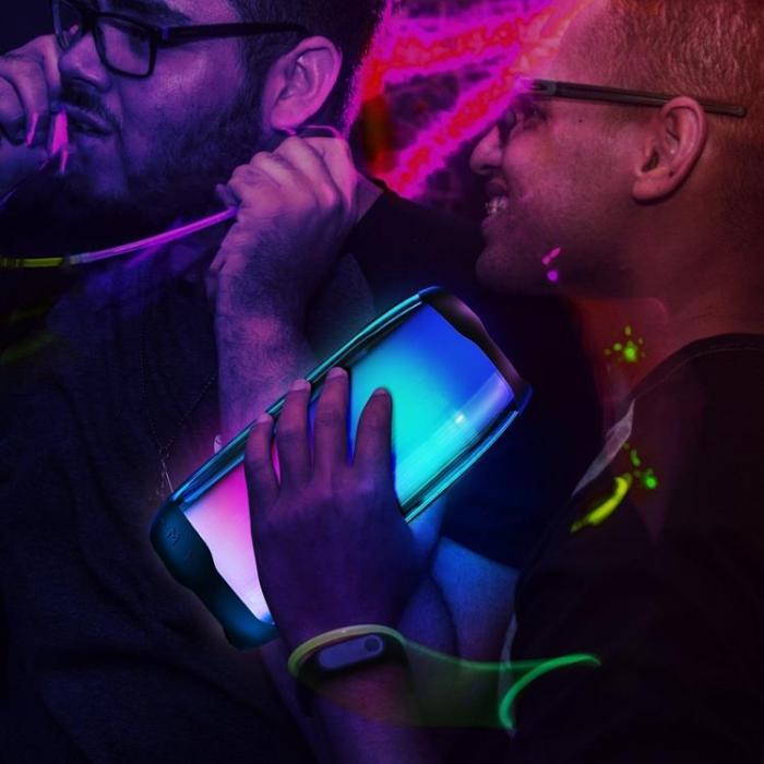 UTGATT5 - WK Design Bärbar Trådlös Bluetooth 5.0 Högtalare RGB 2000mAh - Svart