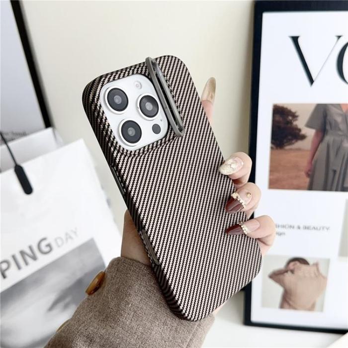 A-One Brand - iPhone 16 Pro Max Mobilskal MagSafe Carbon Fiber - Brun