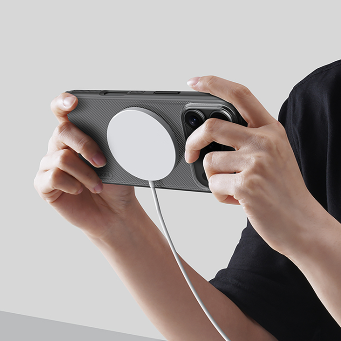 Nillkin - Nillkin iPhone 17 Pro Mobilskal MagSafe Super Frosted Shield Pro - Svart