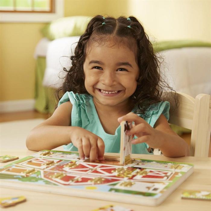 MND - MND Wooden Activity Board Magnetic Farm Hide & Seek