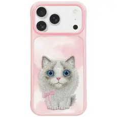 NIMMY - Nimmy iPhone 17 Pro Mobilskal Big Eyed Pet 2.0 Cat - Rosa