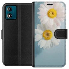 iSecrets - Plånboksfodral till Motorola Moto E13 med Sommarblommor