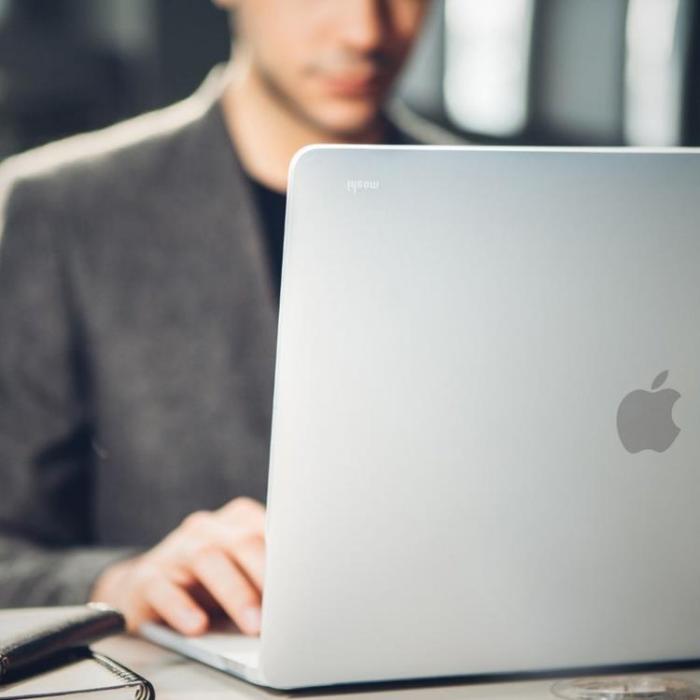 Moshi - Moshi iGlaze för MacBook Pro 16-tum - Svart