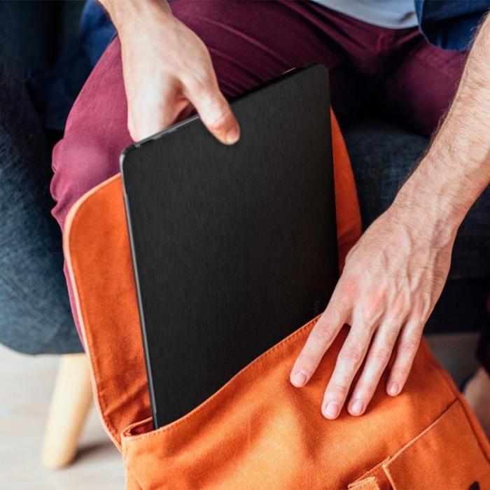 UTGATT - Spigen MacBook Pro 16 (2021/2022) Skal Urban Fit - Svart