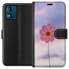 iSecrets - Plånboksfodral till Motorola Moto E13 med Rosa blomma