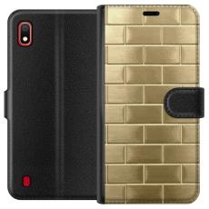 iSecrets - Plånboksfodral till Samsung Galaxy A10 med Gyllene Murstenar