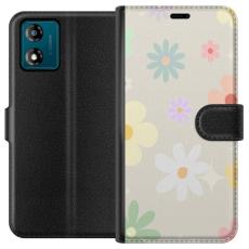 iSecrets - Plånboksfodral till Motorola Moto E13 med fejdande blommor