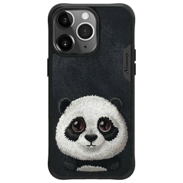 Nimmy iPhone 15 Pro Mobilskal Big Eyed Pet 2.0 Panda - Svart | 2353 | AlltMobil