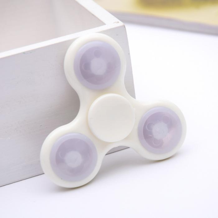 UTGATT5 - Fidget Tri-Spinner med LED Lampor - Vit