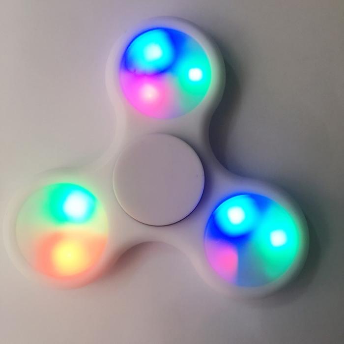 UTGATT5 - Fidget Tri-Spinner med LED Lampor - Vit