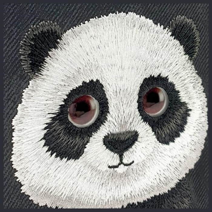 NIMMY - Nimmy iPhone 15 Pro Mobilskal Big Eyed Pet 2.0 Panda - Svart