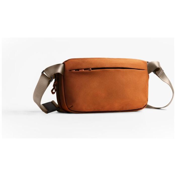 UNIQ - UNIQ Crossbody Axelväska 5L Denver - Orange