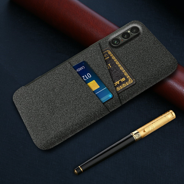 A-One Brand - Sony Xperia 1 VII Mobilskal med Dual Kortfack Tyg + PC - Svart