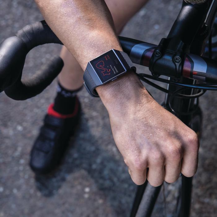 UTGATT5 - Fitbit Ionic Charcoal/Smoke Gray