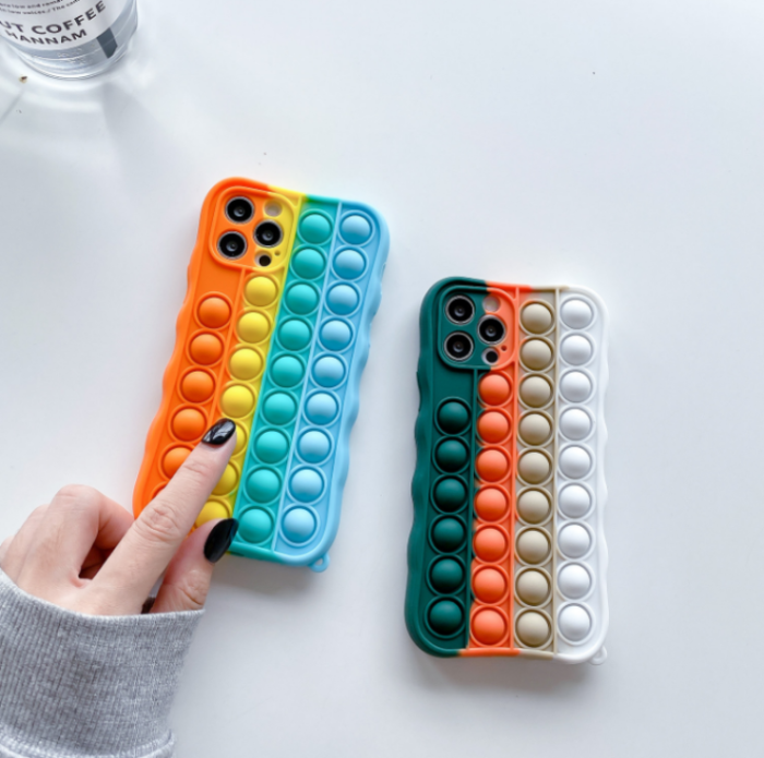 UTGATT1 - Pop it Fidget Skal iPhone 7/8/SE 2020 - Multicolor