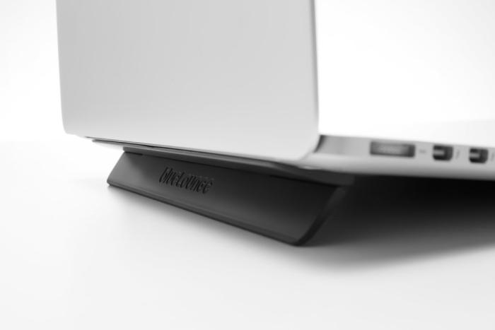 UTGATT5 - Bluelounge Kickflip - Utfällbart och självhäftande MacBook- - Macbook 15