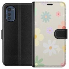 iSecrets - Plånboksfodral till Motorola Moto E32s med fejdande blommor