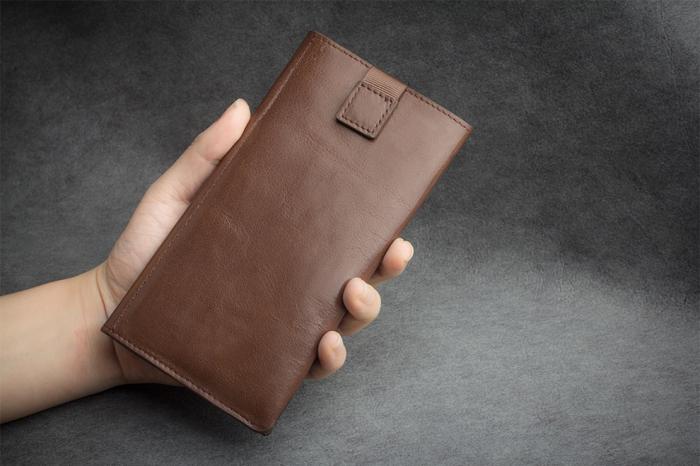 QIALINO - Universal Pouch Wallet i äkta läder Brun (L)