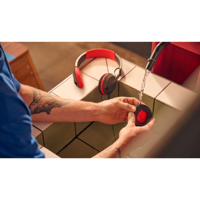 Philips - PHILIPS Over-Ear Hörlurar Sport Solcell IP55 - Svart/Röd