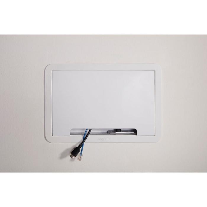 Sanus - SANUS Inbyggd Mediabox 9”