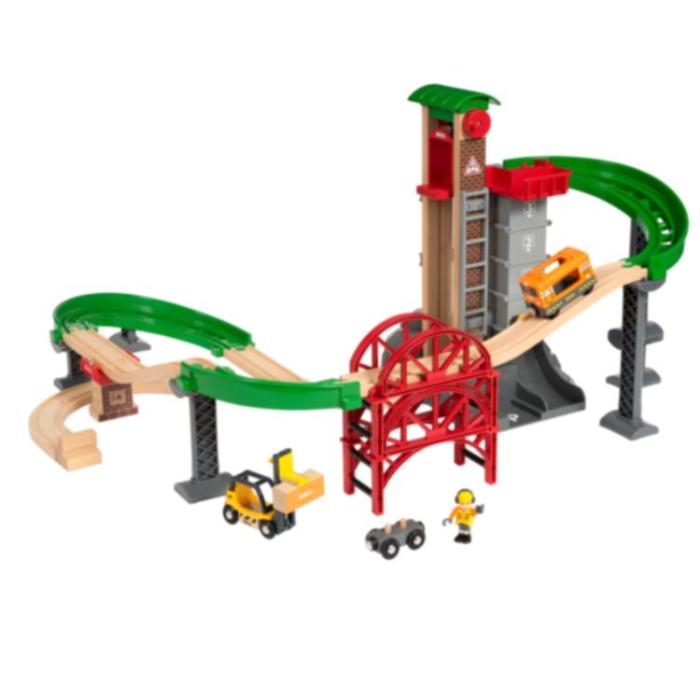 UTGATT5 - BRIO Set med hisschakt & bro. 33887
