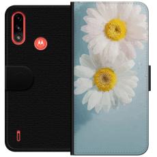 iSecrets - Plånboksfodral till Motorola Moto E7 Power med Sommarblommor
