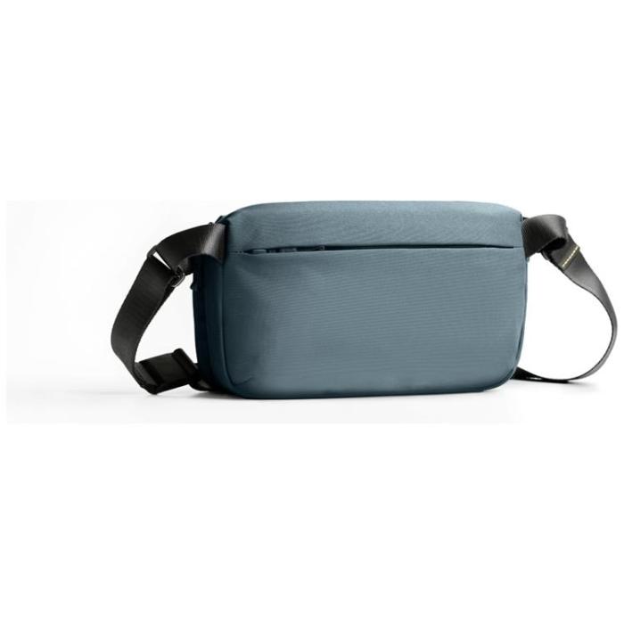 UNIQ - UNIQ Crossbody Axelväska 5L Denver - Blå
