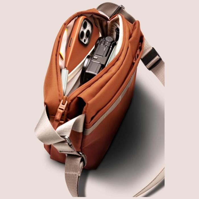 UNIQ - UNIQ Crossbody Axelväska 5L Denver - Orange