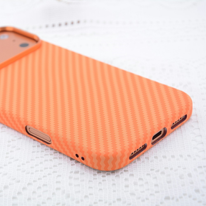 A-One Brand - iPhone 17 Pro Mobilskal Magsafe Carbon Fiber Texture - Orange Coarse Lines