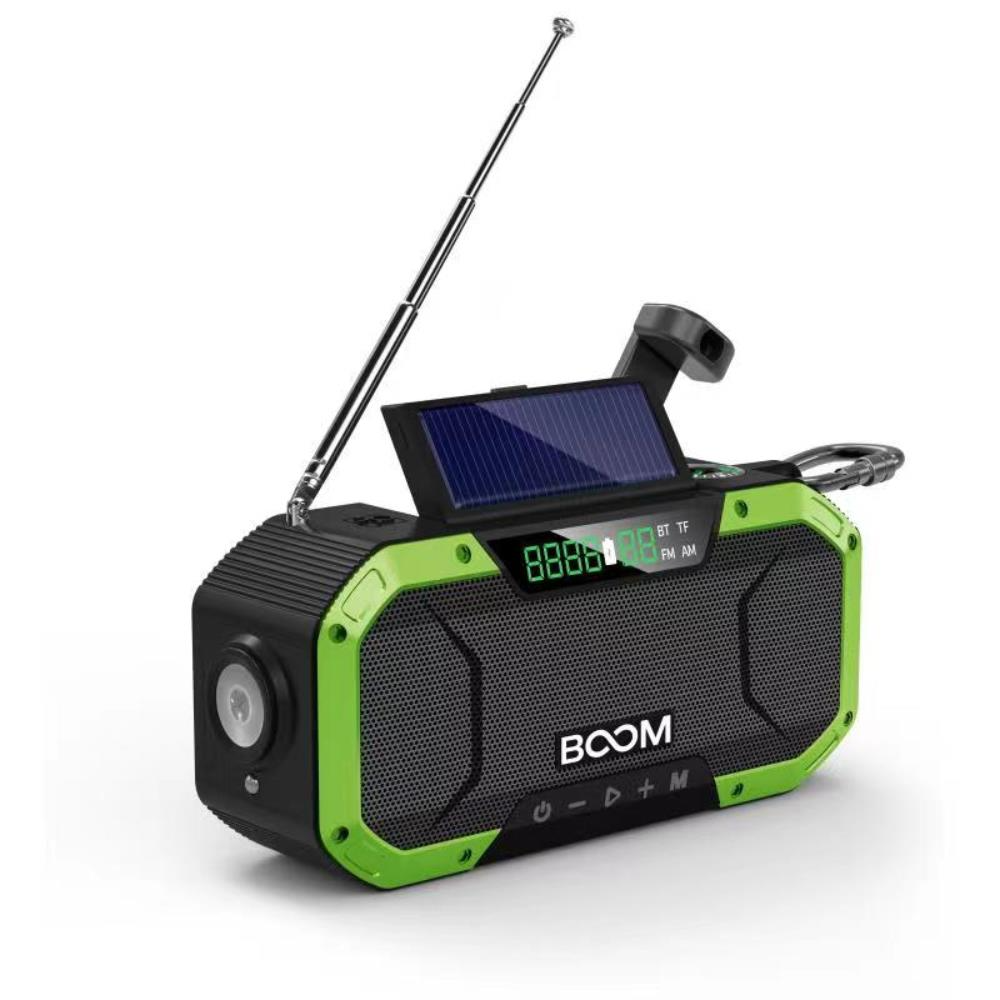 Grön vevradio från märket boom med ficklampa och solceller