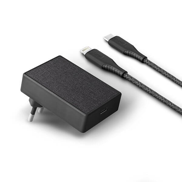 UNIQ
UNIQ USB-C PD 18W MFI + kabel USB-C lightning Svart